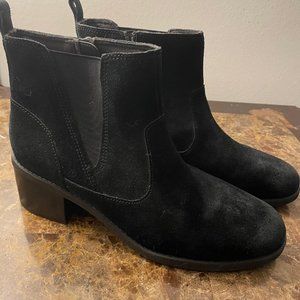 Clarks black suede boots